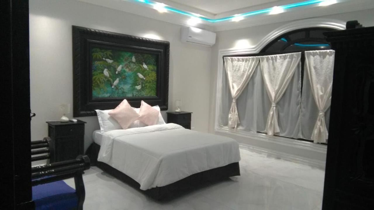 Hotel Villa Antigua Сан Салвадор Екстериор снимка